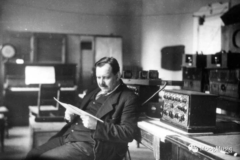 Subharmonicon的前世 - 1930年代的先锋乐器Mixtur-Trautonium和Rhythmicon (2).jpg